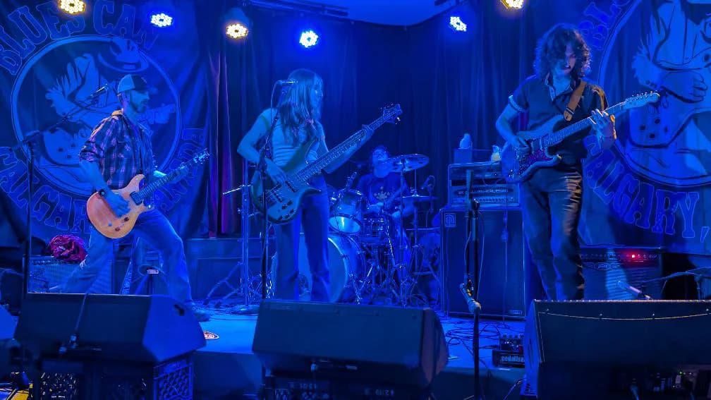 02 Phreqed Blue Stage (Pizza Bobs Calgary Punks Love Their Moms)